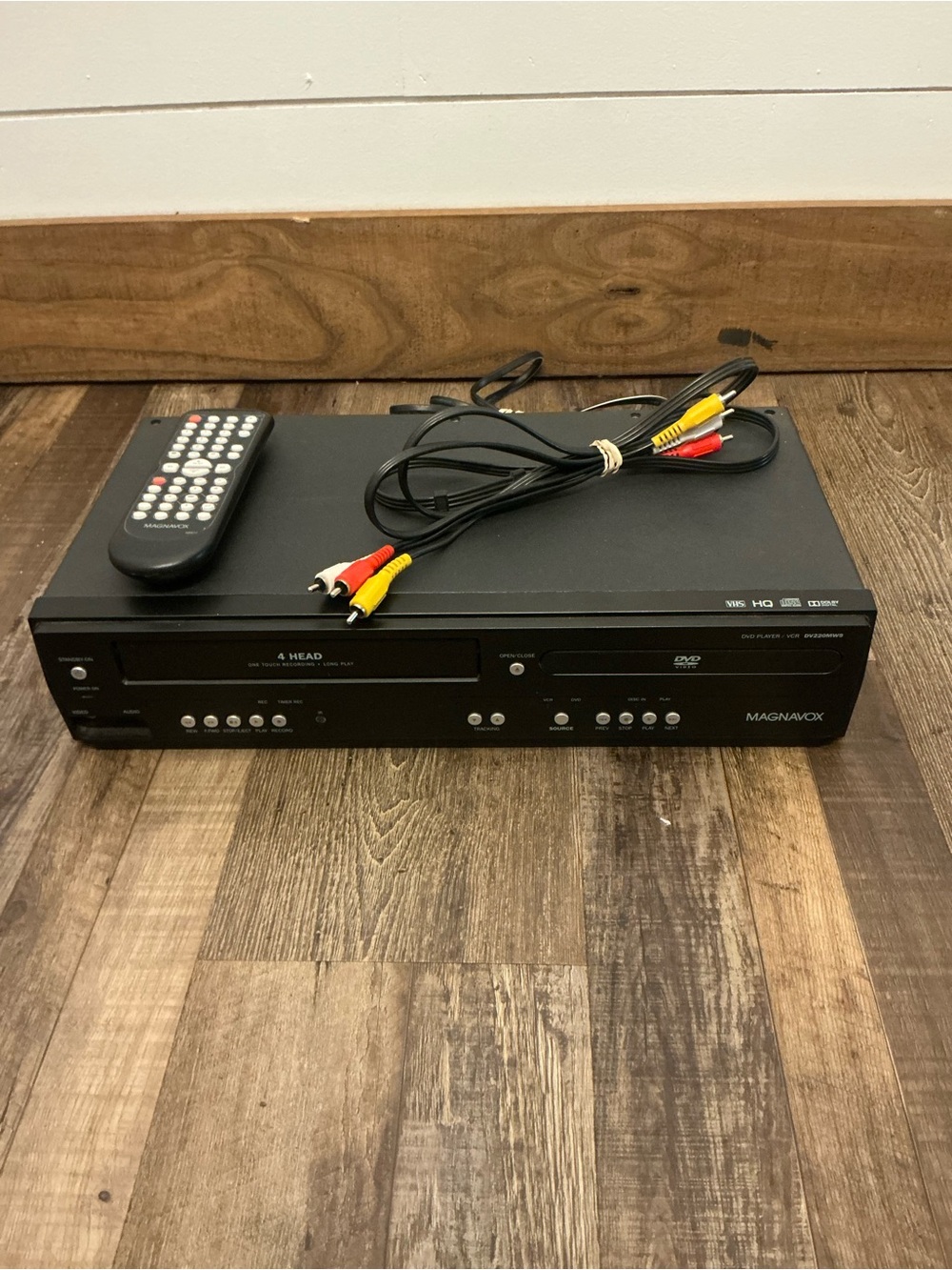 DV220MW9 Magnavox w/ Remote VCR DVD Combo 4 Head Player Working Tested Clean